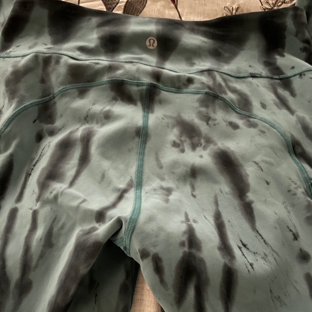 Lululemon Invigorate HR Tight 25” leggings